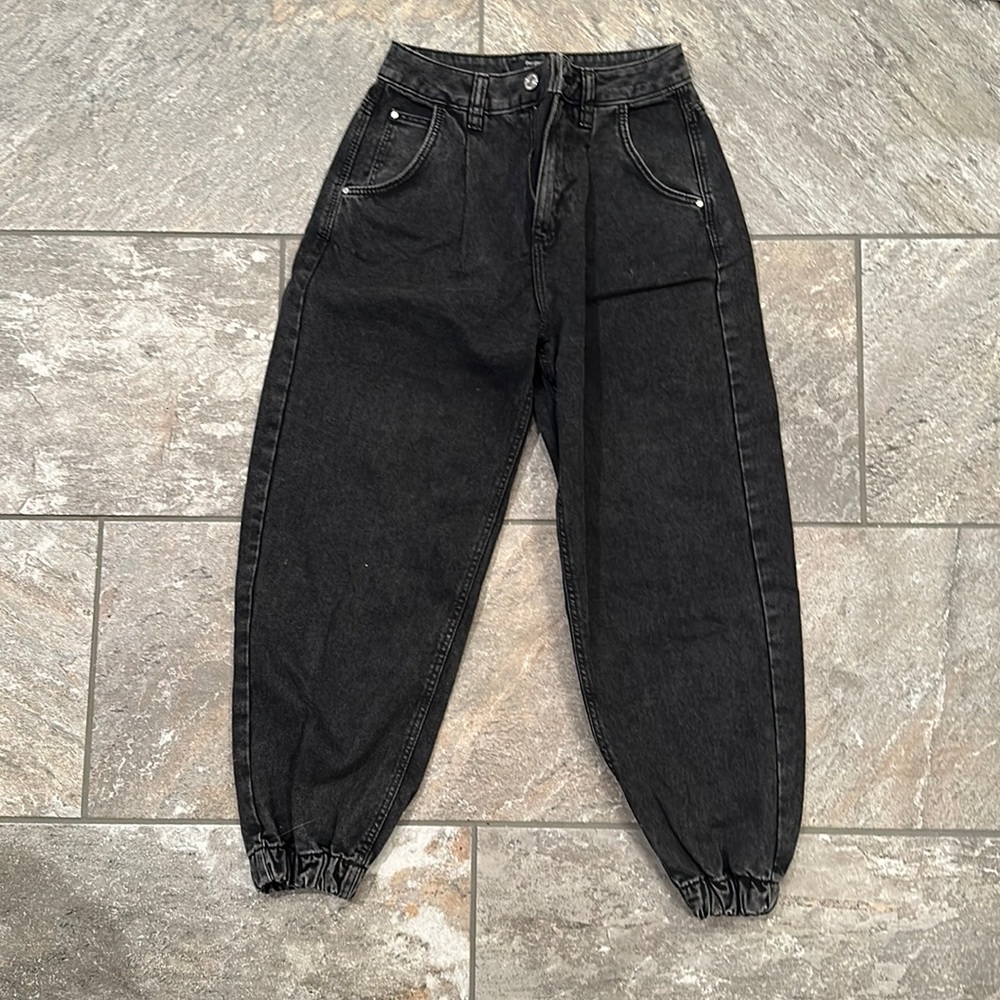 Black barrel jeans